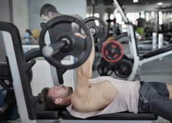 choosing between weightlifting and powerlifting